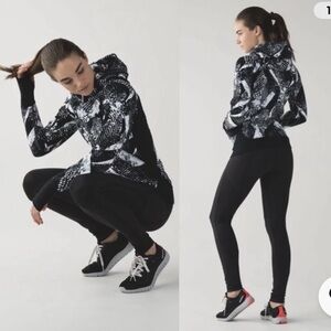 Lululemon Scuba Hoodie III in Static Mist White Black, Sz 6